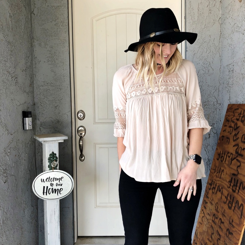 Cream colored 3/4sleeve blouse